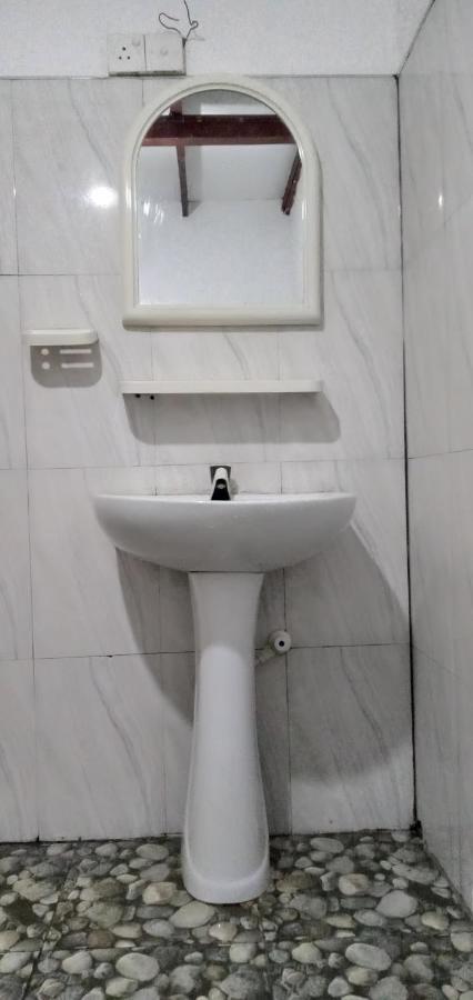 The Traveller'S Hostel & Private Rooms 시기리야 외부 사진