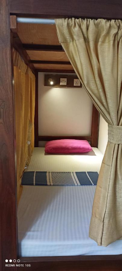 The Traveller'S Hostel & Private Rooms 시기리야 외부 사진