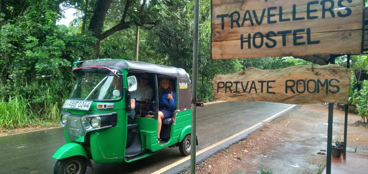 The Traveller'S Hostel & Private Rooms 시기리야 외부 사진