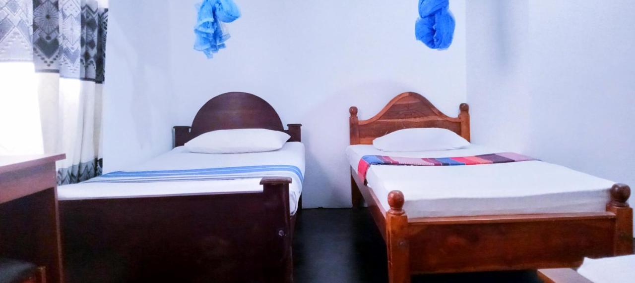 The Traveller'S Hostel & Private Rooms 시기리야 외부 사진