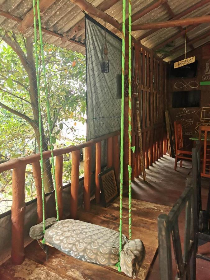 The Traveller'S Hostel & Private Rooms 시기리야 외부 사진