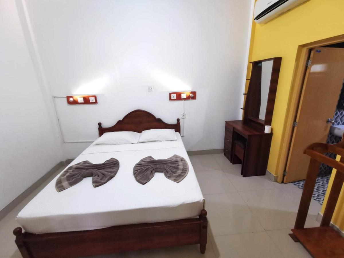 The Traveller'S Hostel & Private Rooms 시기리야 외부 사진