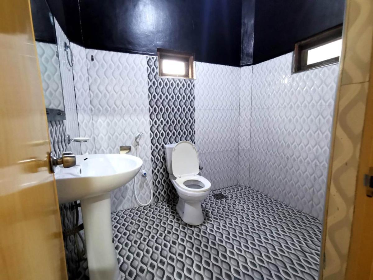 The Traveller'S Hostel & Private Rooms 시기리야 외부 사진
