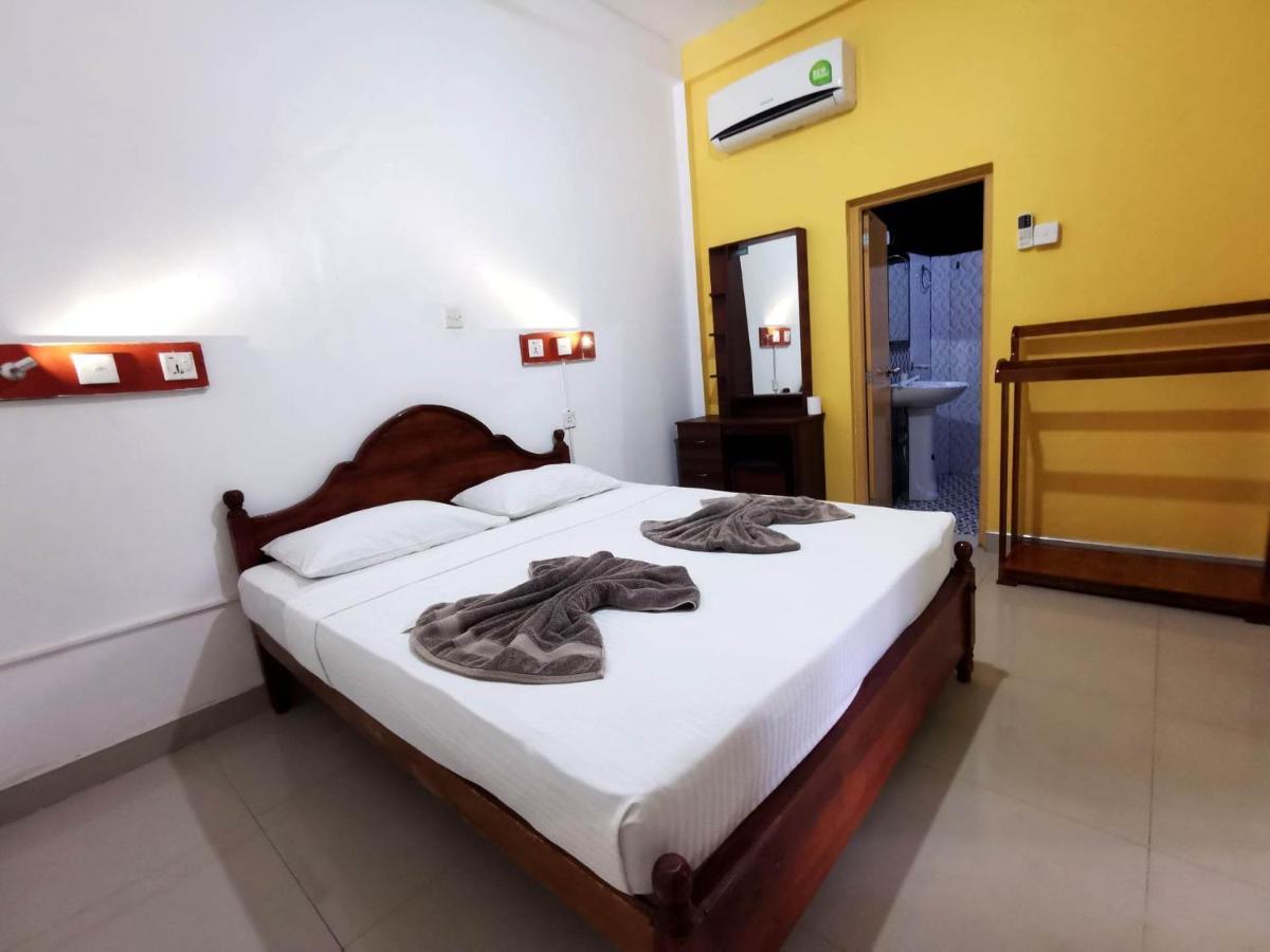 The Traveller'S Hostel & Private Rooms 시기리야 외부 사진